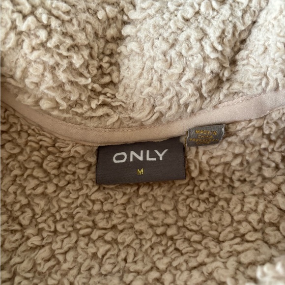 ONLY medium sherpa quarter zip jacket - Picture 3 of 4